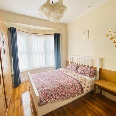 Entire 4 Bedroom House - Ev Point & Free Parking Liverpool Esterno foto