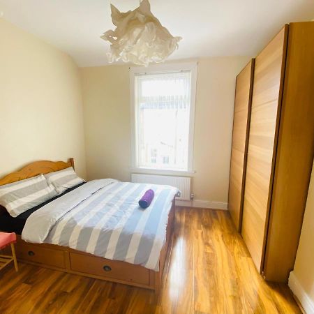 Entire 4 Bedroom House - Ev Point & Free Parking Liverpool Esterno foto