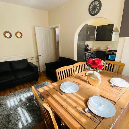 Entire 4 Bedroom House - Ev Point & Free Parking Liverpool Esterno foto