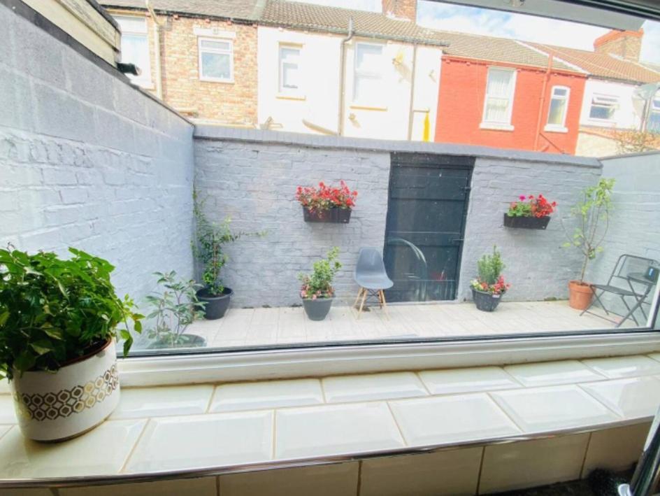 Entire 4 Bedroom House - Ev Point & Free Parking Liverpool Esterno foto