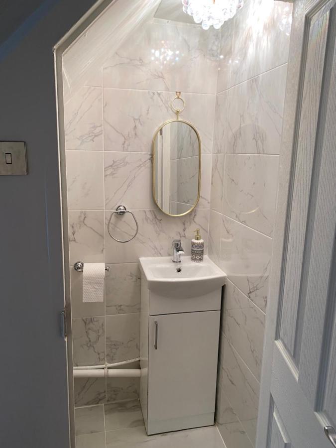 Entire 4 Bedroom House - Ev Point & Free Parking Liverpool Esterno foto