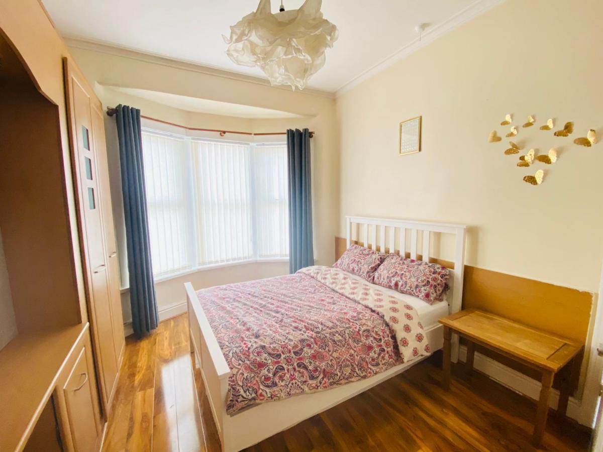 Entire 4 Bedroom House - Ev Point & Free Parking Liverpool Esterno foto