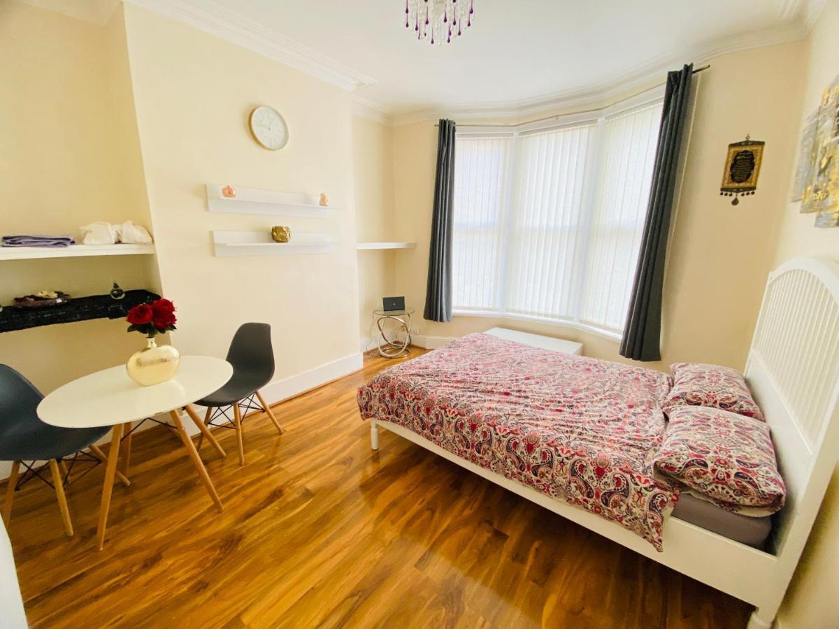 Entire 4 Bedroom House - Ev Point & Free Parking Liverpool Esterno foto